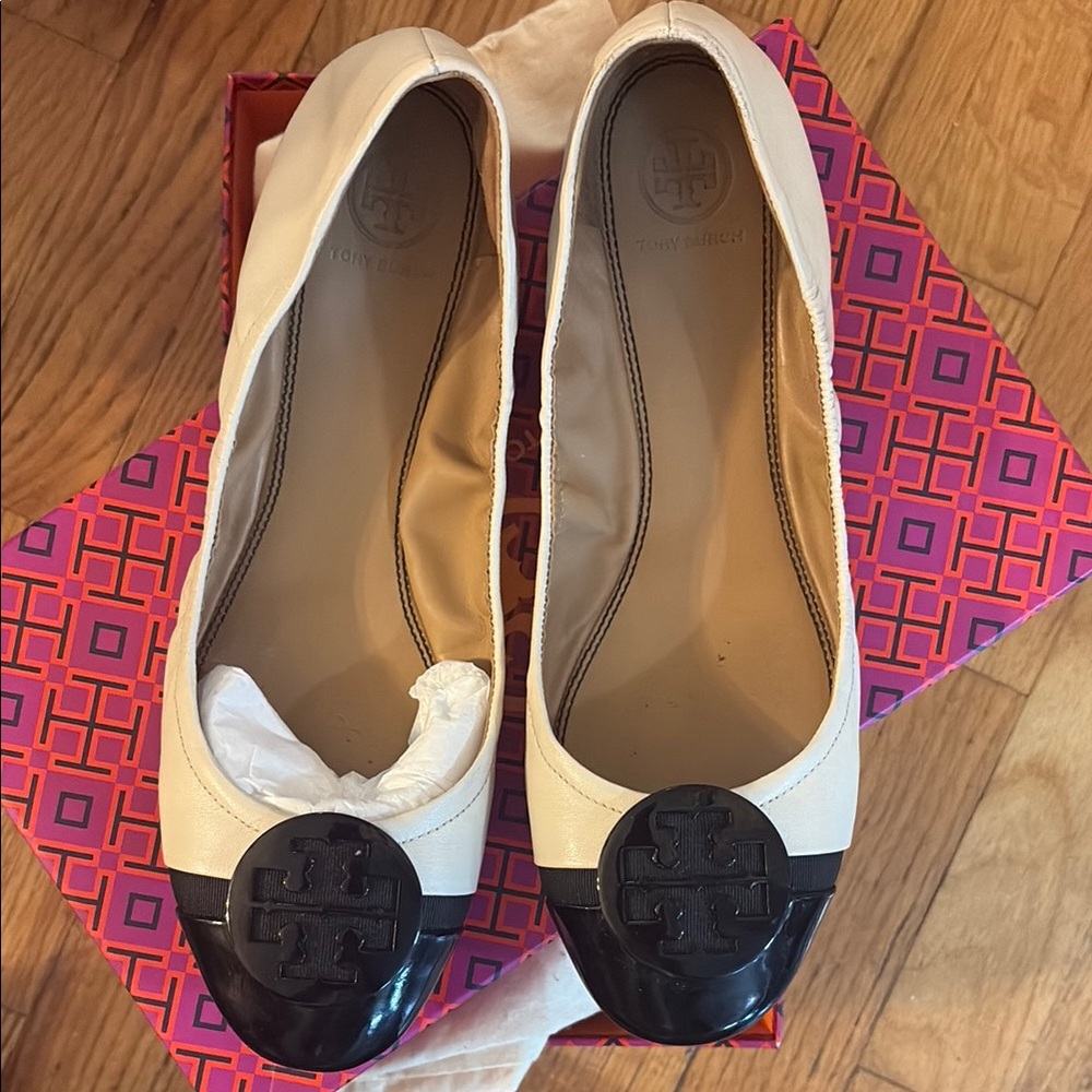 Tory Burch Minnie Cap-Toe Ballet in Dulce De Leche/Perfect Black